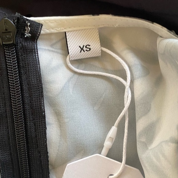 made with ❤️ FLORAL 🖤BLACK & WHITE🤍SLEEVELESS  DRESS  SIZE EXTRA SMALL🌟NWT🌟 - Picture 10 of 14